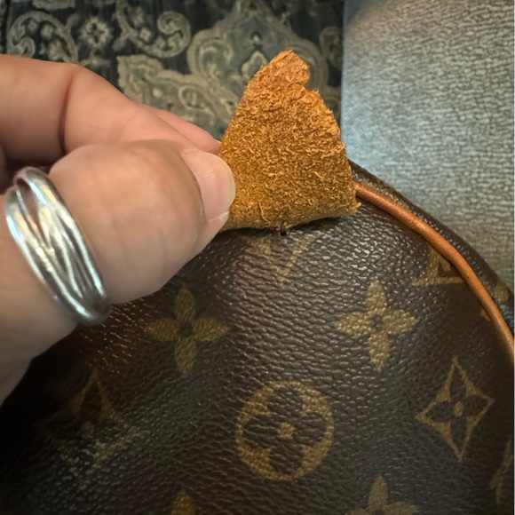 Authentic Louis Vuitton Monogram Speedy 35 - Picture 9 of 13